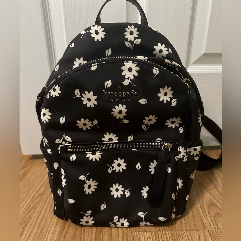 kate spade chelsea daisy print medium backpack